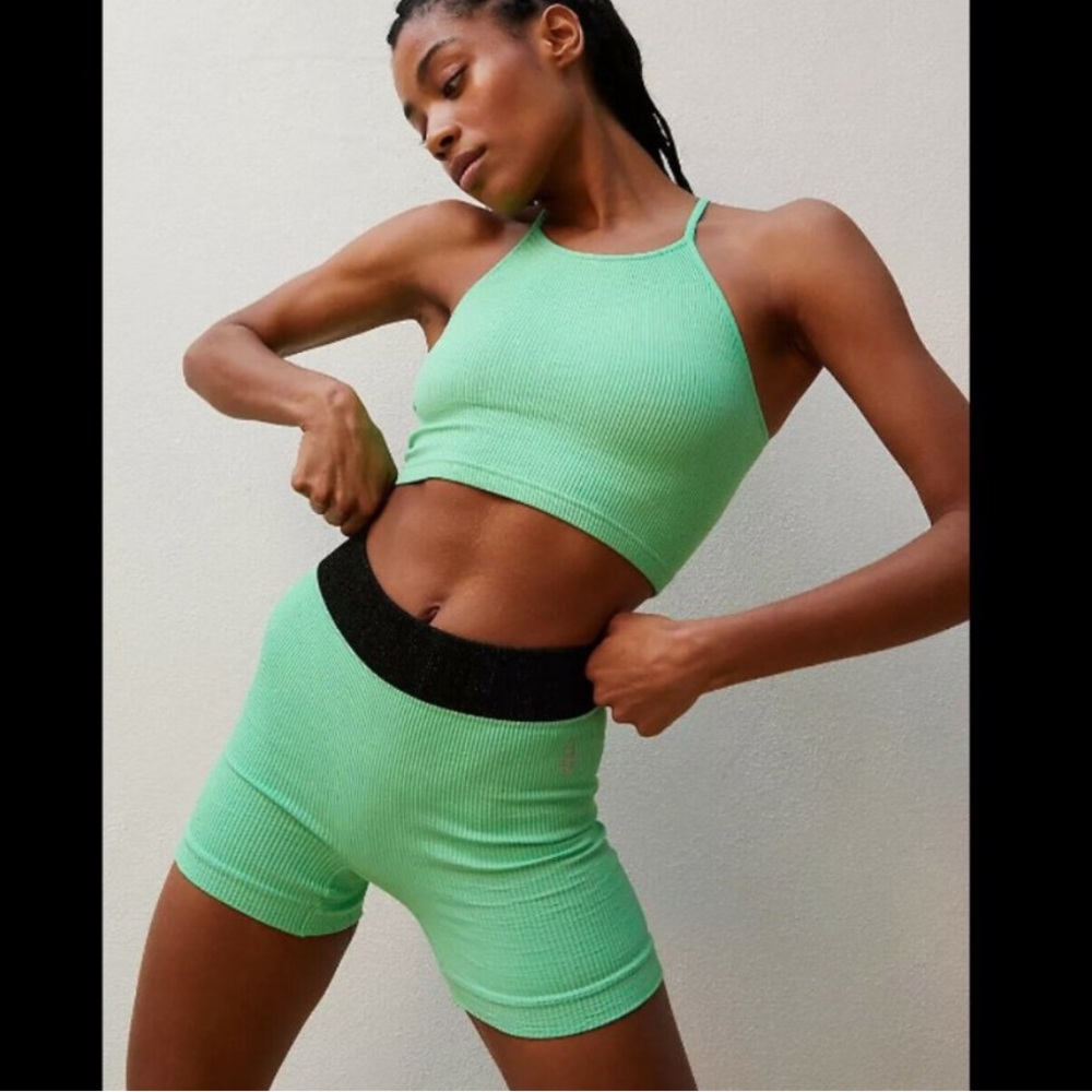 Free People Movement Seamless Prajna Short Fresh Cut M/L - Picture 2 of 11